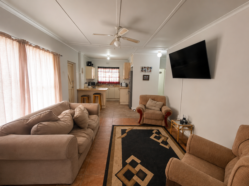 Spacious 4-Bedroom Home Available on a Short-Term Lease - Photo 9