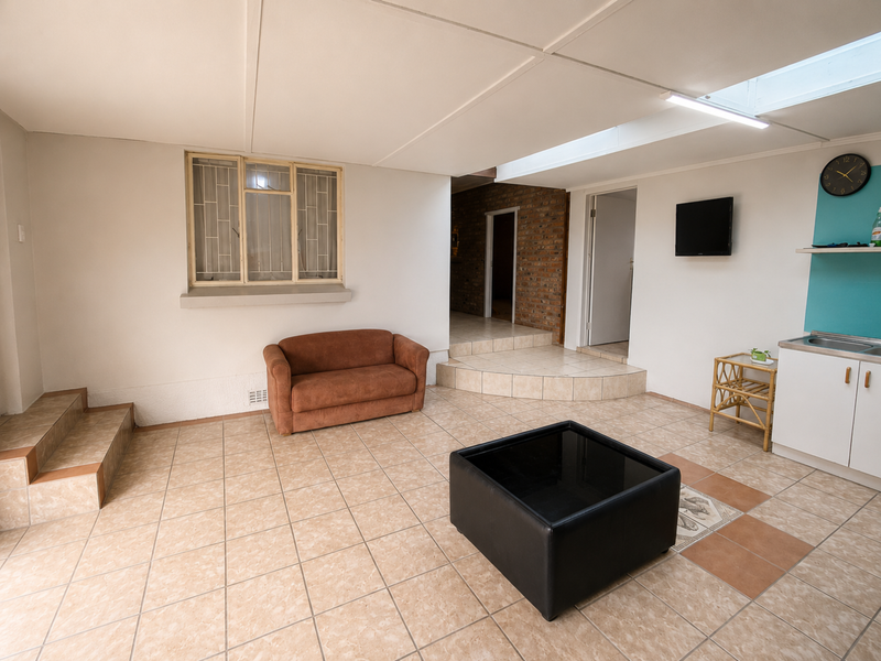 Spacious 4-Bedroom Home Available on a Short-Term Lease - Photo 5