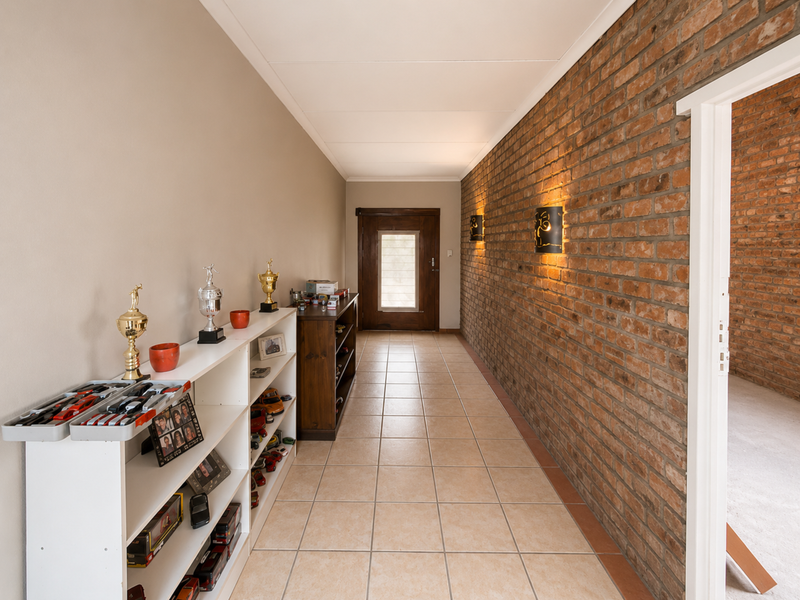 Spacious 4-Bedroom Home Available on a Short-Term Lease - Photo 2