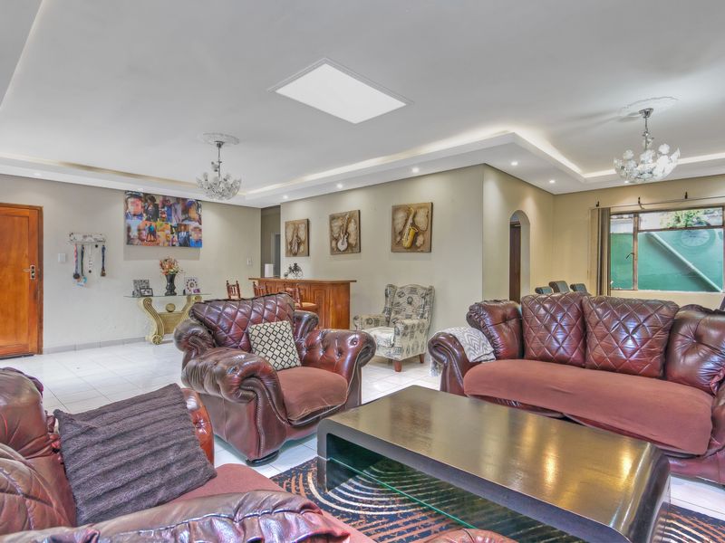 EXPEREINCE COMFORTABLE FAMILY LIVING IN THIS SPACIOUS  & WELL-DESIGNED CLUSTER STYLE HOME... - Photo 3