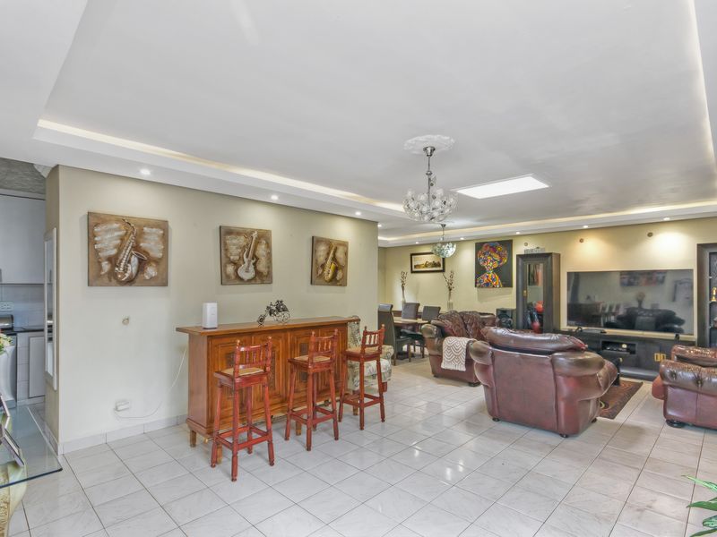EXPEREINCE COMFORTABLE FAMILY LIVING IN THIS SPACIOUS  & WELL-DESIGNED CLUSTER STYLE HOME... - Photo 6
