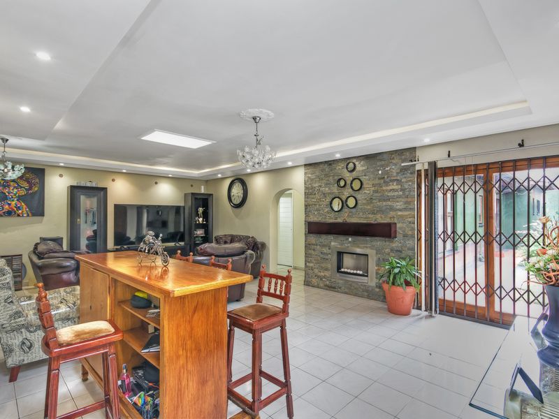 EXPEREINCE COMFORTABLE FAMILY LIVING IN THIS SPACIOUS  & WELL-DESIGNED CLUSTER STYLE HOME... - Photo 7