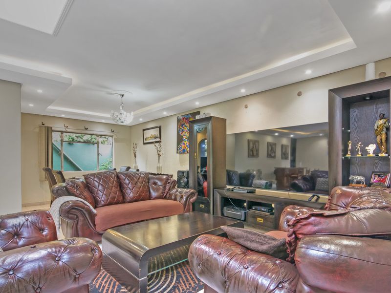 EXPEREINCE COMFORTABLE FAMILY LIVING IN THIS SPACIOUS  & WELL-DESIGNED CLUSTER STYLE HOME... - Photo 5