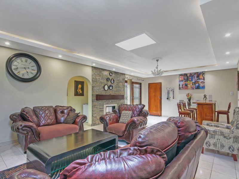 EXPEREINCE COMFORTABLE FAMILY LIVING IN THIS SPACIOUS  & WELL-DESIGNED CLUSTER STYLE HOME... - Photo 4