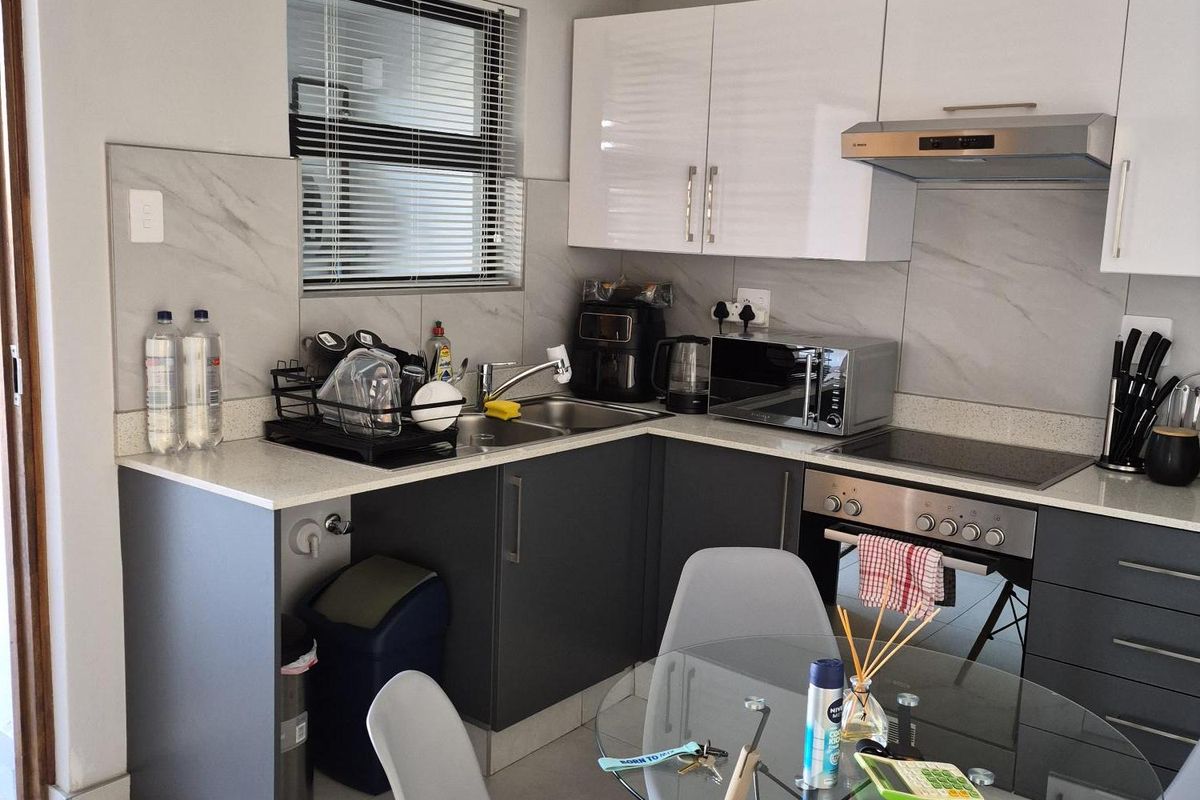 Stylish 2-Bedroom Apartment in Umhlanga Ridge – Modern Living in a Prime Location - Photo 5