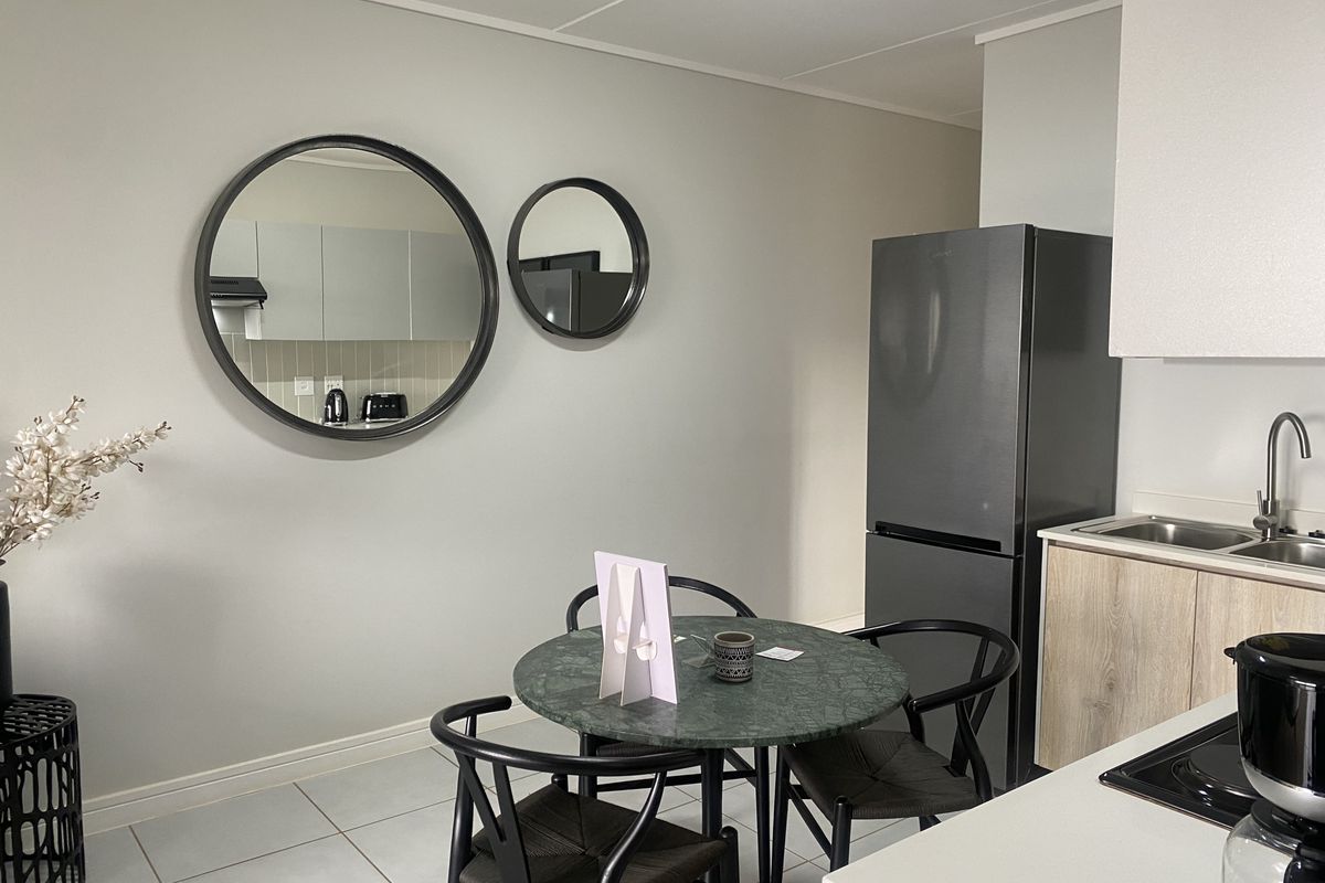 3 bedroom Apartment - Photo 2