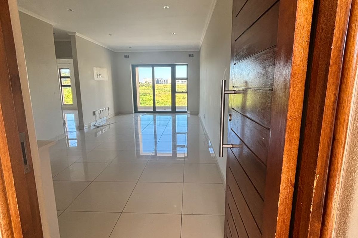 Headline: 🏙️ Umhlanga Ridge Gem – 2 Bed, 2 Bath – R14,000/m - Photo 4