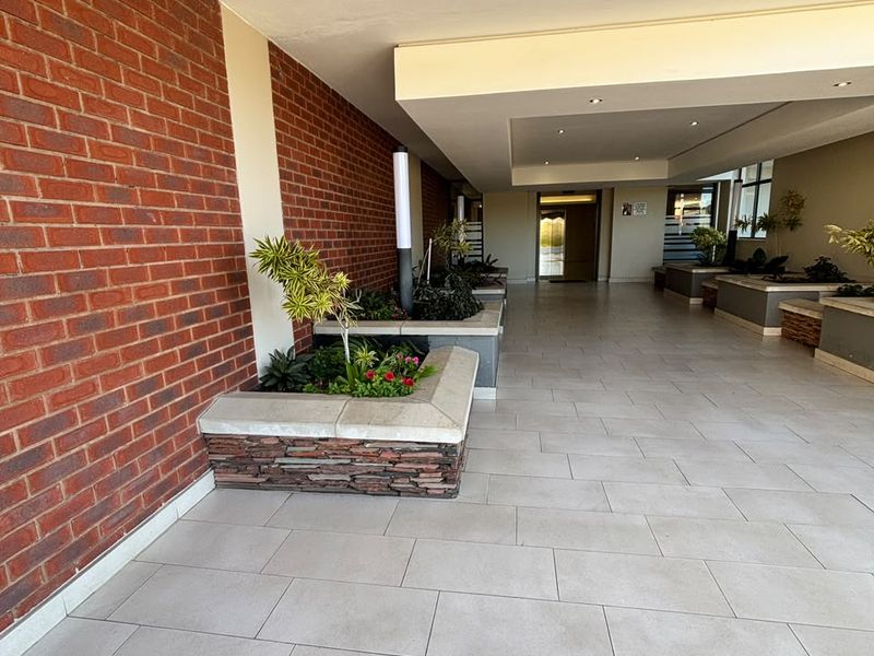 Headline: 🏙️ Umhlanga Ridge Gem – 2 Bed, 2 Bath – R14,000/m - Photo 3