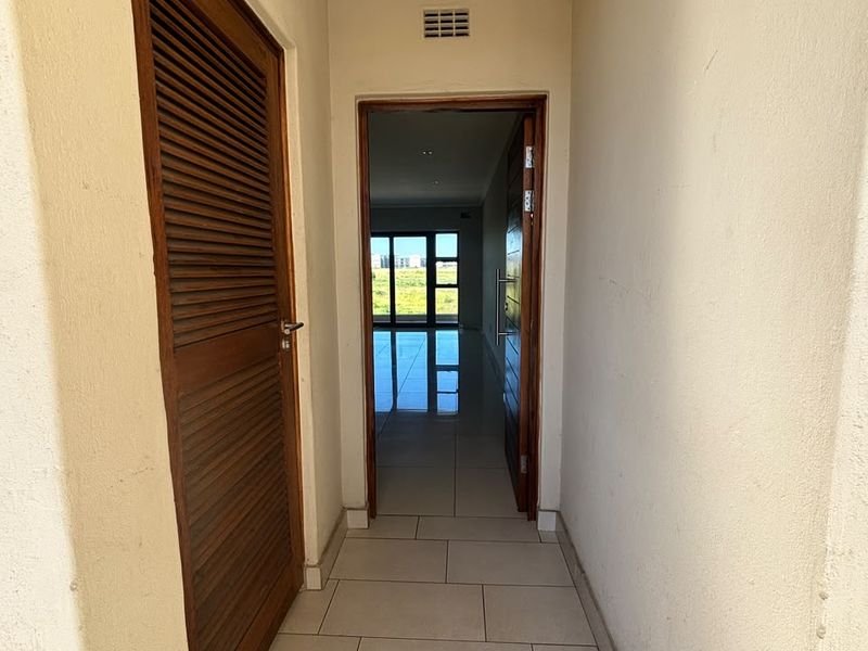 Headline: 🏙️ Umhlanga Ridge Gem – 2 Bed, 2 Bath – R14,000/m - Photo 5