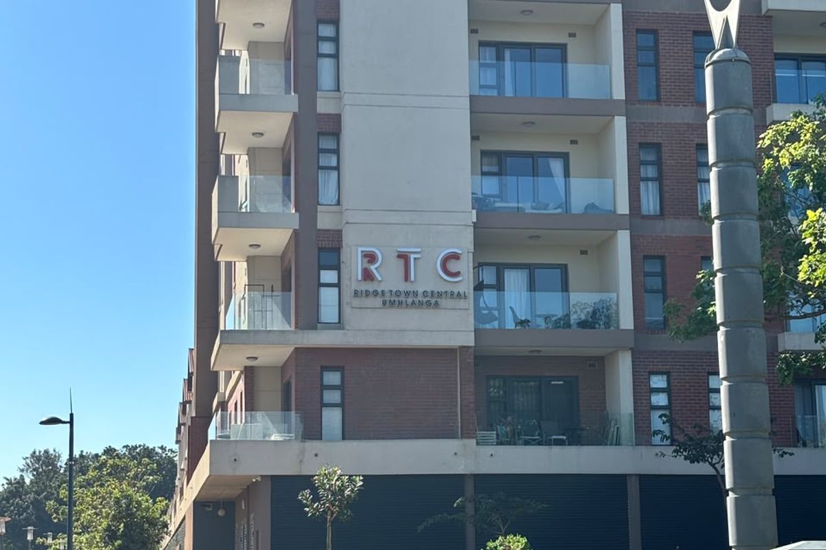 Headline: 🏙️ Umhlanga Ridge Gem – 2 Bed, 2 Bath – R14,000/m - Photo 2