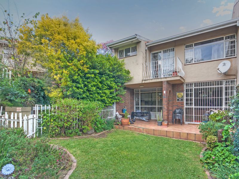 STEP INTO COMFORT AND STYLE WITH THIS SPACIOUS DUPLEX UNIT, PERFECT FOR A FAMILY LIVING!!! - Photo 2