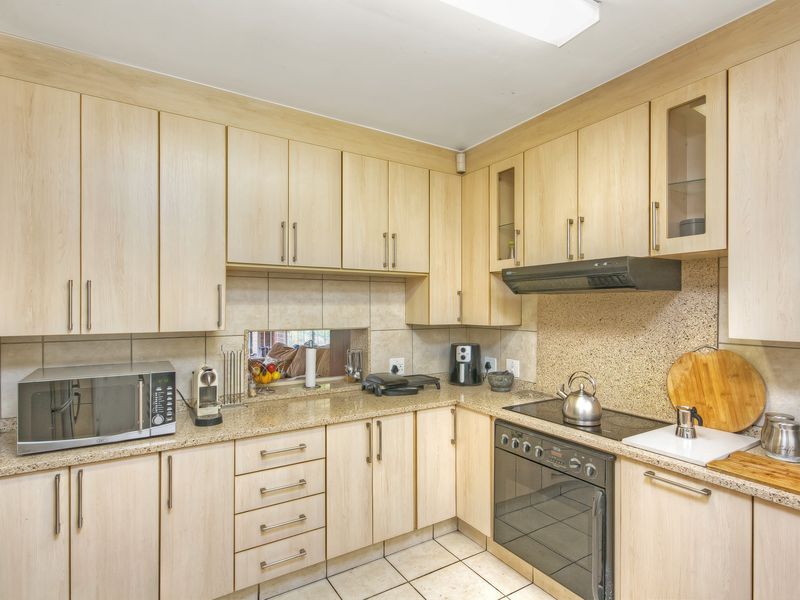STEP INTO COMFORT AND STYLE WITH THIS SPACIOUS DUPLEX UNIT, PERFECT FOR A FAMILY LIVING!!! - Photo 7