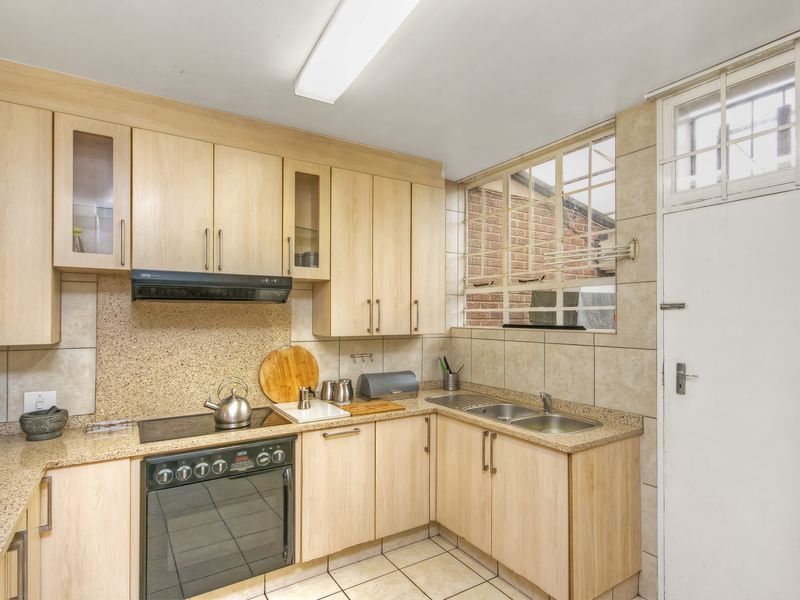 STEP INTO COMFORT AND STYLE WITH THIS SPACIOUS DUPLEX UNIT, PERFECT FOR A FAMILY LIVING!!! - Photo 8