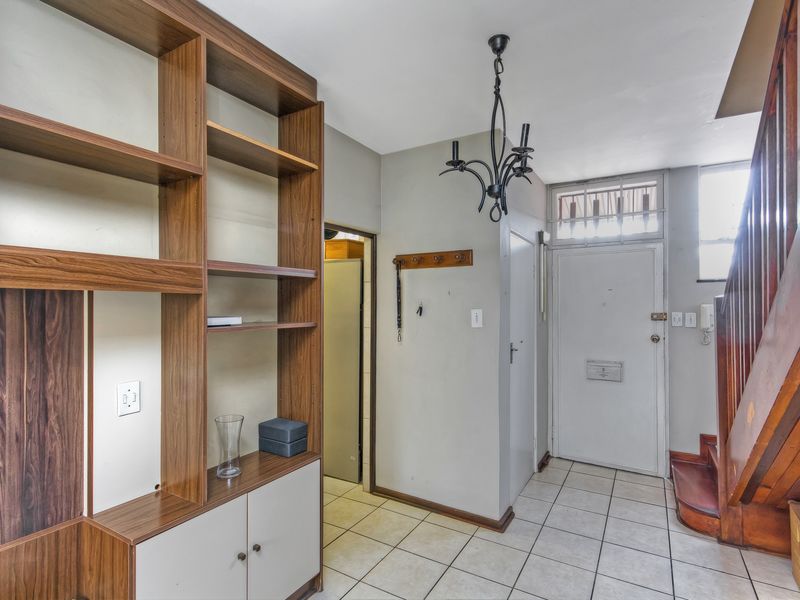 STEP INTO COMFORT AND STYLE WITH THIS SPACIOUS DUPLEX UNIT, PERFECT FOR A FAMILY LIVING!!! - Photo 6