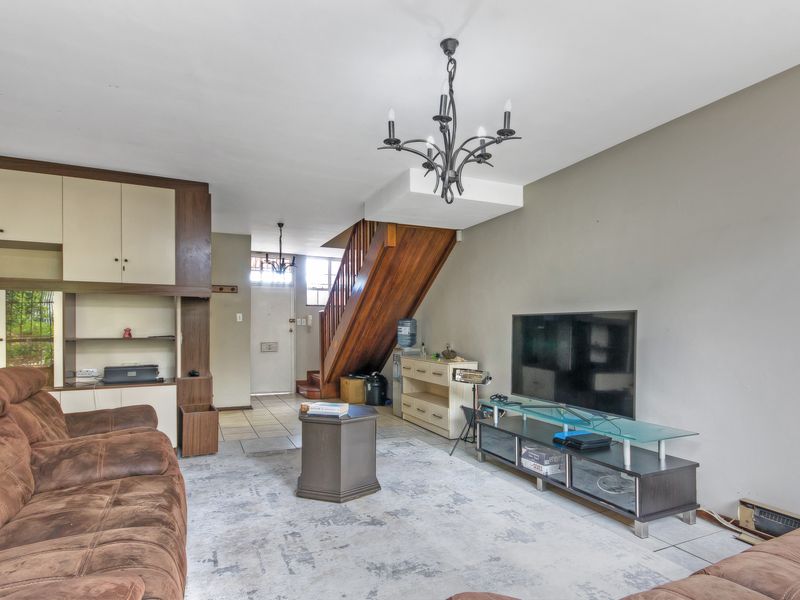 STEP INTO COMFORT AND STYLE WITH THIS SPACIOUS DUPLEX UNIT, PERFECT FOR A FAMILY LIVING!!! - Photo 4
