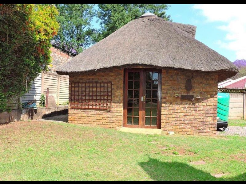 SPACIOUS FAMILY HOME WITH FLATLET - Negotiable - Photo 8