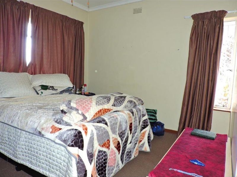 SPACIOUS FAMILY HOME WITH FLATLET - Negotiable - Photo 7