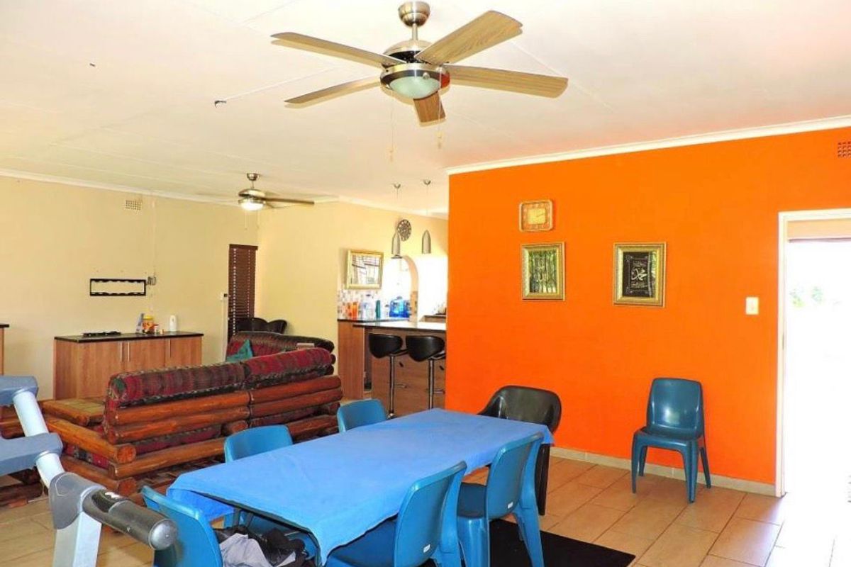 SPACIOUS FAMILY HOME WITH FLATLET - Negotiable - Photo 3
