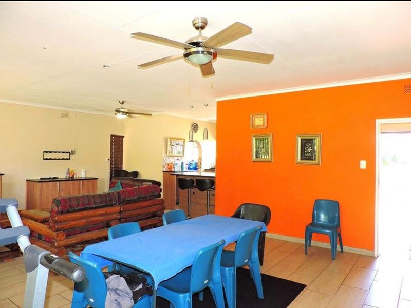 SPACIOUS FAMILY HOME WITH FLATLET - Negotiable - Photo 3