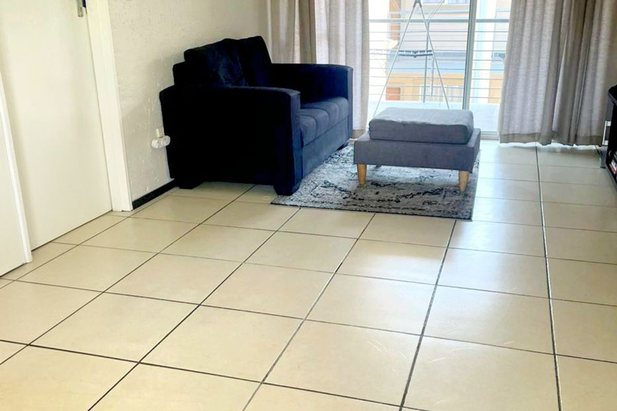 High-Yield Investment: Secure 1-Bedroom Apartment on 3rd Floor with Excellent Existing Tenant - Photo 3