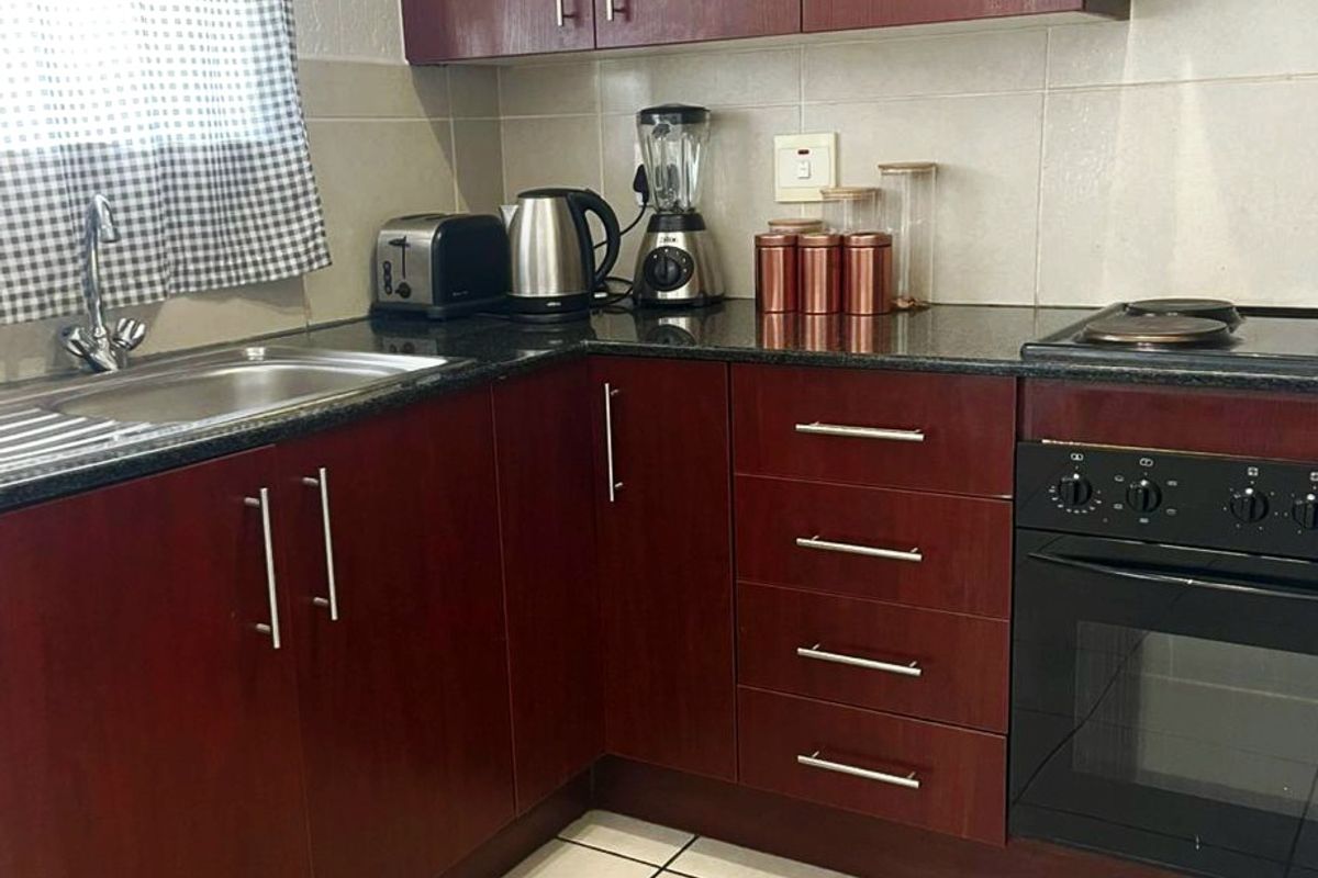 High-Yield Investment: Secure 1-Bedroom Apartment on 3rd Floor with Excellent Existing Tenant - Photo 5
