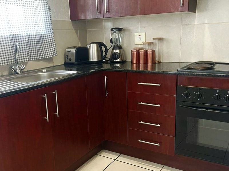 High-Yield Investment: Secure 1-Bedroom Apartment on 3rd Floor with Excellent Existing Tenant - Photo 5