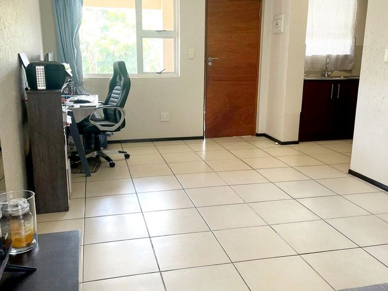 High-Yield Investment: Secure 1-Bedroom Apartment on 3rd Floor with Excellent Existing Tenant - Photo 4