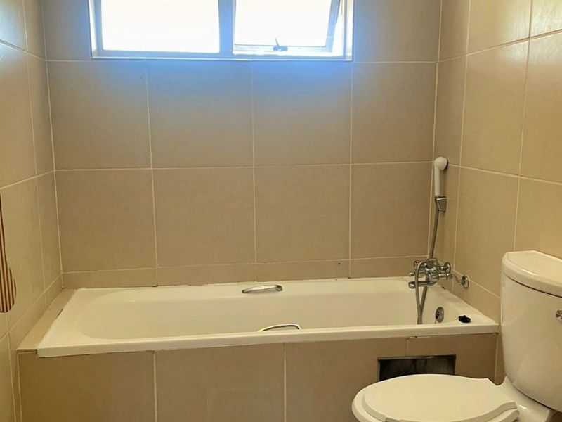 High-Yield Investment: Secure 1-Bedroom Apartment on 3rd Floor with Excellent Existing Tenant - Photo 10