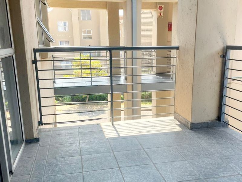 High-Yield Investment: Secure 1-Bedroom Apartment on 3rd Floor with Excellent Existing Tenant - Photo 7