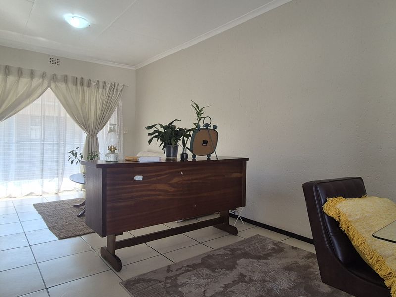 High-Yield Investment: Secure 1-Bedroom Apartment on 3rd Floor with Excellent Existing Tenant - Photo 5