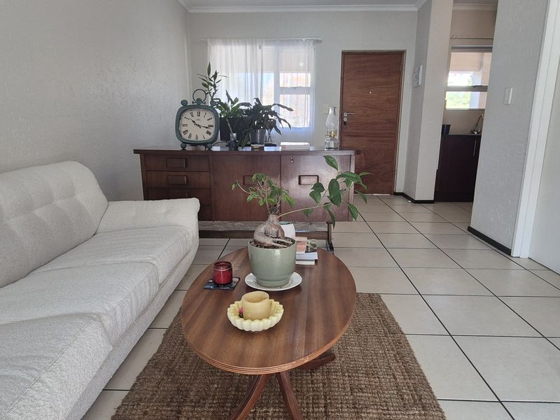 High-Yield Investment: Secure 1-Bedroom Apartment on 3rd Floor with Excellent Existing Tenant - Photo 2