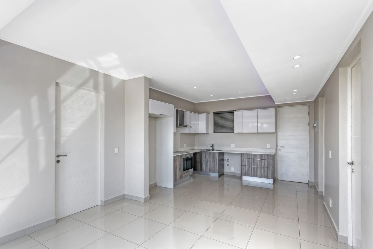 Crisp Clean 2 Bed 2 Bath Beauty - Photo 4