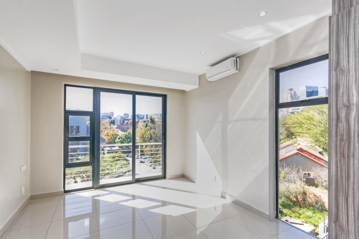 Crisp Clean 2 Bed 2 Bath Beauty - Photo 5
