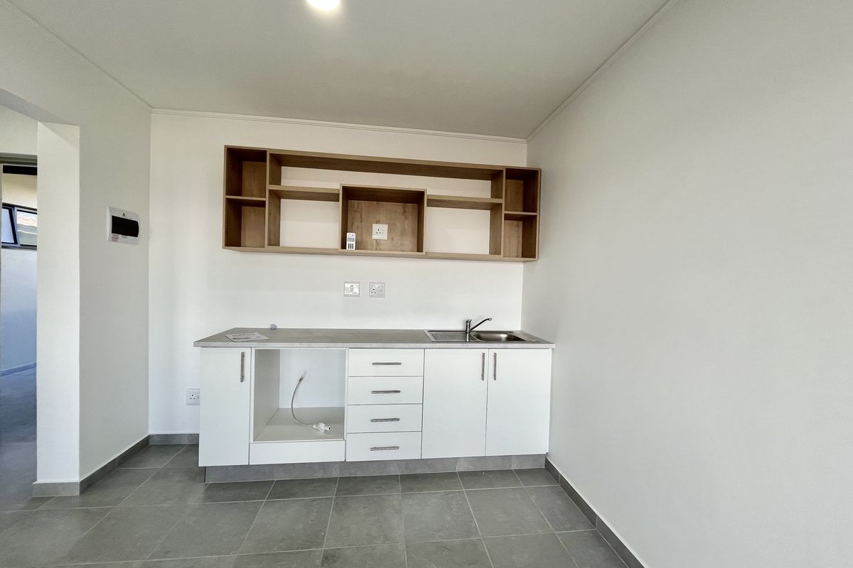 Brand-New Top Floor Living in Sheffield Hills - Photo 3