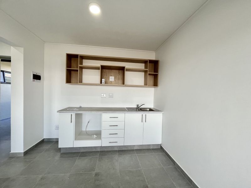 Brand-New Top Floor Living in Sheffield Hills - Photo 3