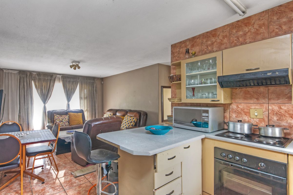 2 Bedroom 1 Bathroom Apartment in Ridgeway For Sale - Photo 3