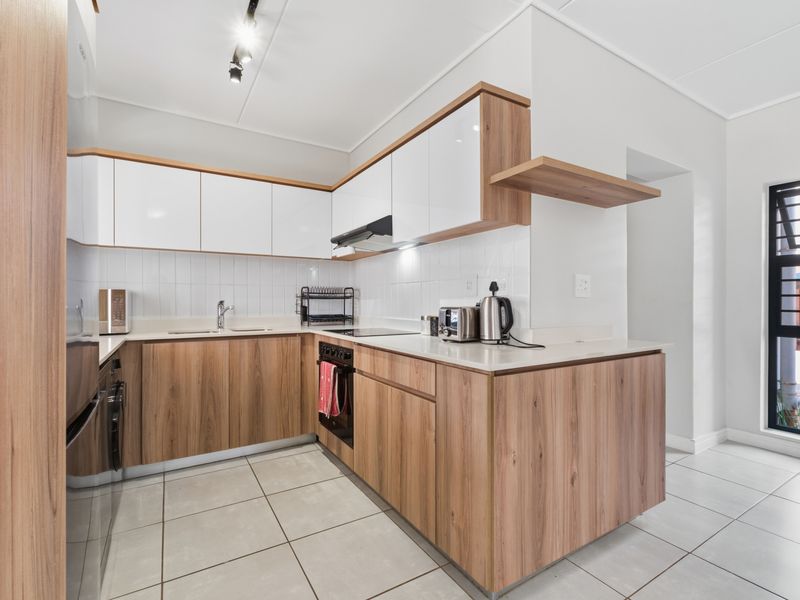 NEW SOLE MANDATE | Modern Coastal Living with Exceptional Lifestyle Amenities - Photo 9