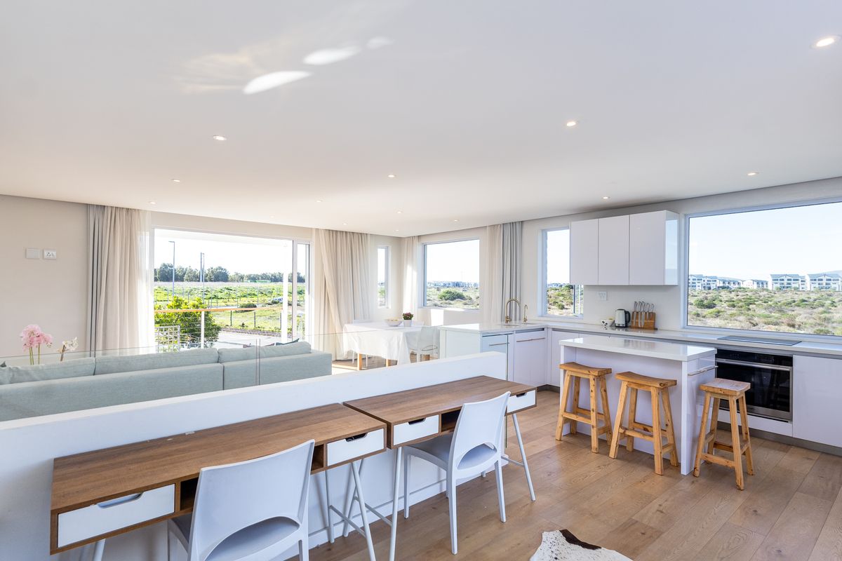 Experience Contemporary Luxury and Refined Living in Sought after Sageood Estate! - Photo 2