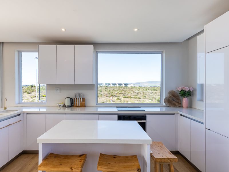 Experience Contemporary Luxury and Refined Living in Sought after Sageood Estate! - Photo 8