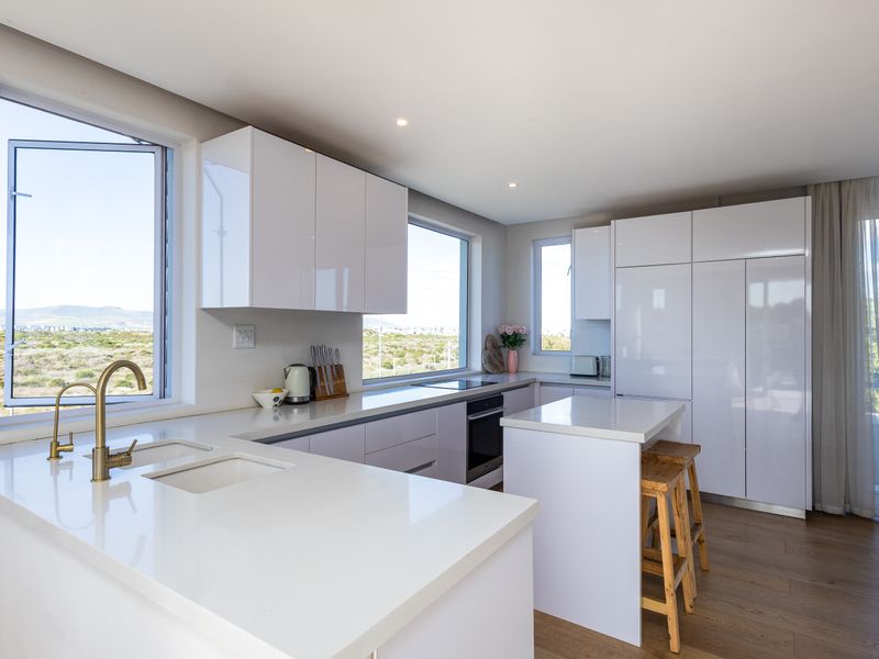Experience Contemporary Luxury and Refined Living in Sought after Sageood Estate! - Photo 9