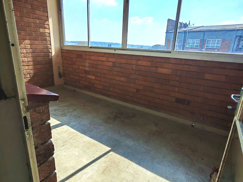 SUNNY 2 BED APARTMENT - Photo 5