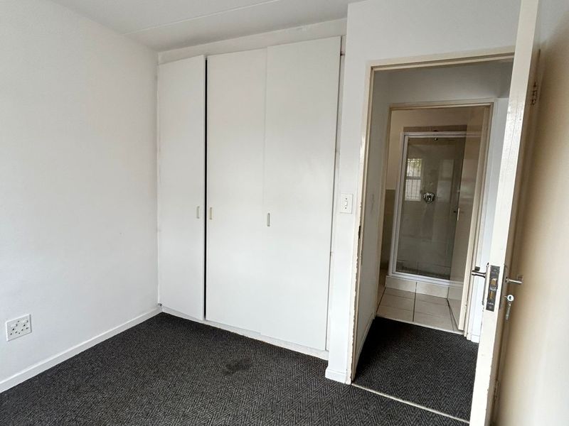 PAROW, Clarendon Square - 2 Bedroom apartment with allocated parking bay for rent - Photo 6