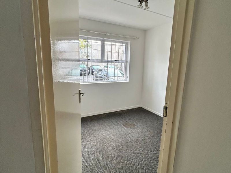 PAROW, Clarendon Square - 2 Bedroom apartment with allocated parking bay for rent - Photo 5