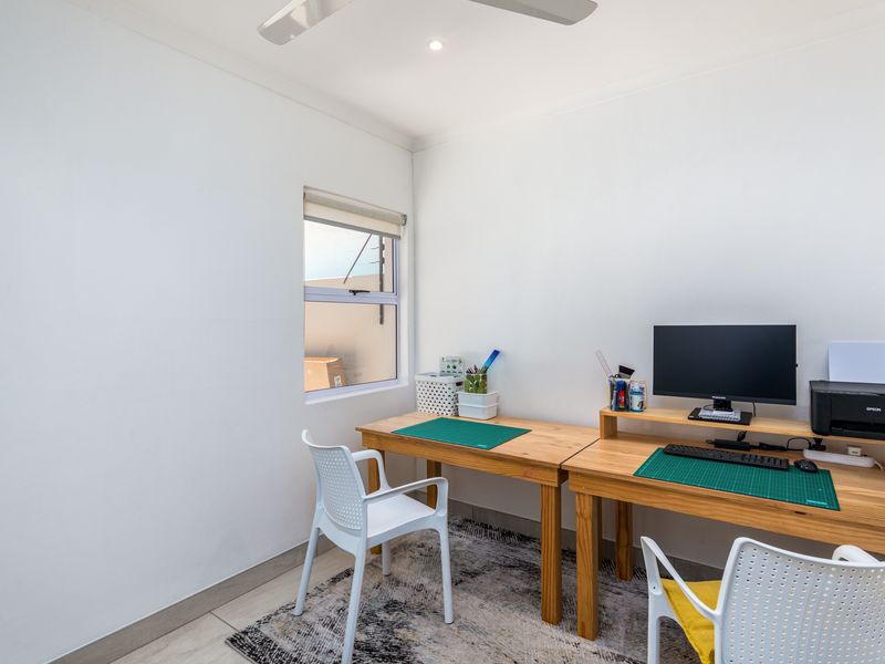 Beautifully Renovated 4-Bedroom Family Home with Pool, Security & Exceptional Outdoor Living - Photo 10