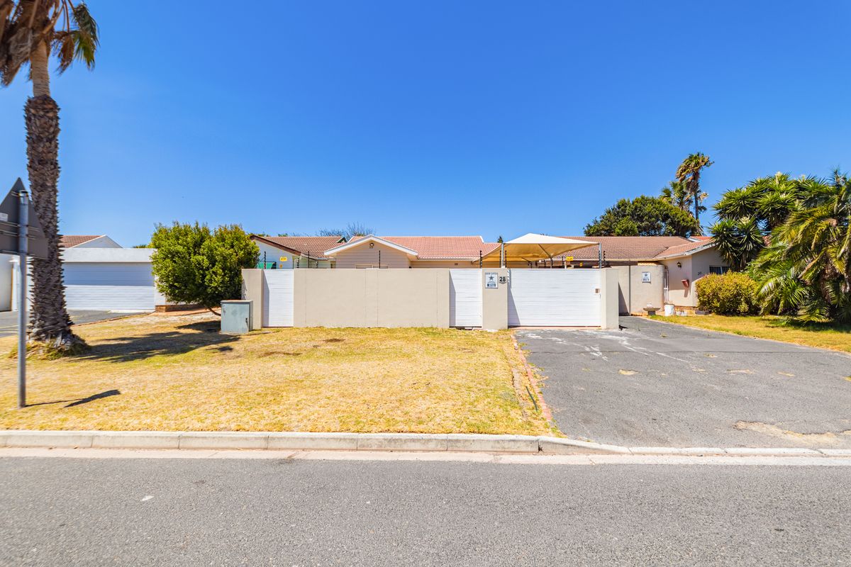 Beautifully Renovated 4-Bedroom Family Home with Pool, Security & Exceptional Outdoor Living - Photo 3