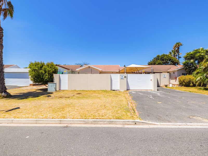 Beautifully Renovated 4-Bedroom Family Home with Pool, Security & Exceptional Outdoor Living - Photo 3