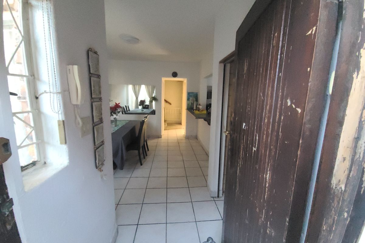 Pet-Friendly Duplex To Let – 3 Bedrooms | 2.5 Bathrooms | Private Garden - Photo 2