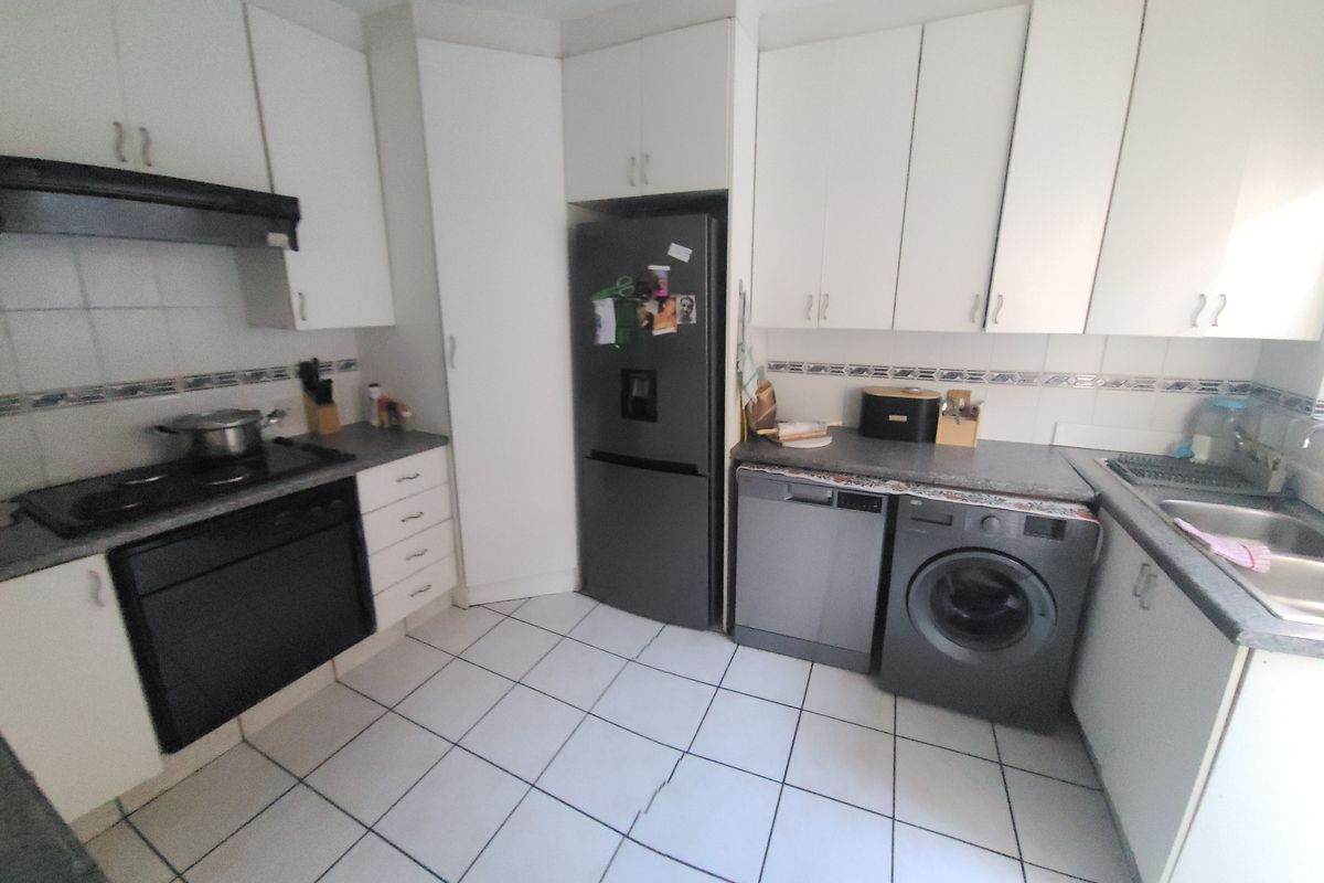 Pet-Friendly Duplex To Let – 3 Bedrooms | 2.5 Bathrooms | Private Garden - Photo 3
