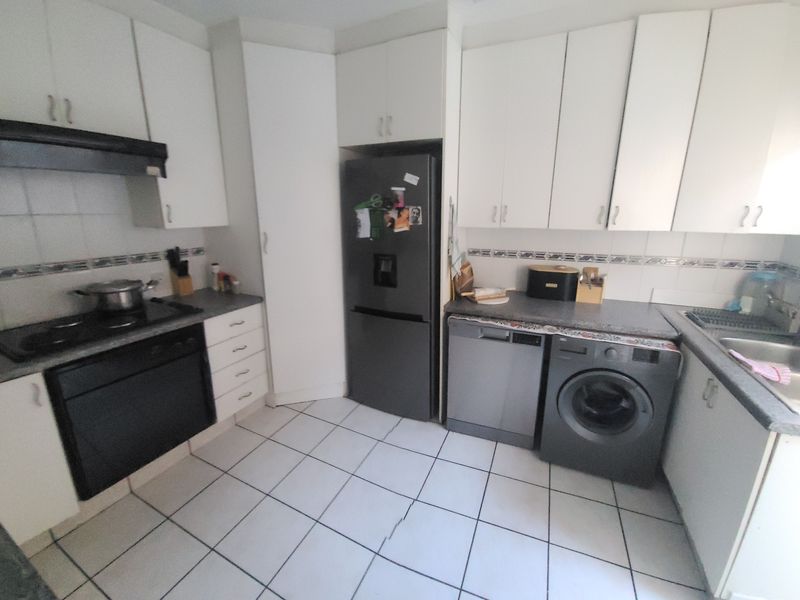 Pet-Friendly Duplex To Let – 3 Bedrooms | 2.5 Bathrooms | Private Garden - Photo 3