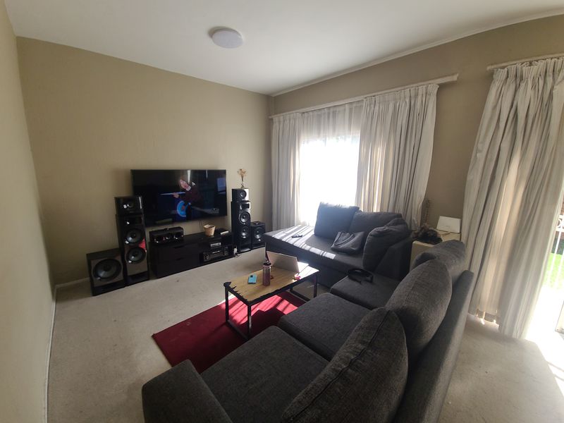 Pet-Friendly Duplex To Let – 3 Bedrooms | 2.5 Bathrooms | Private Garden - Photo 5